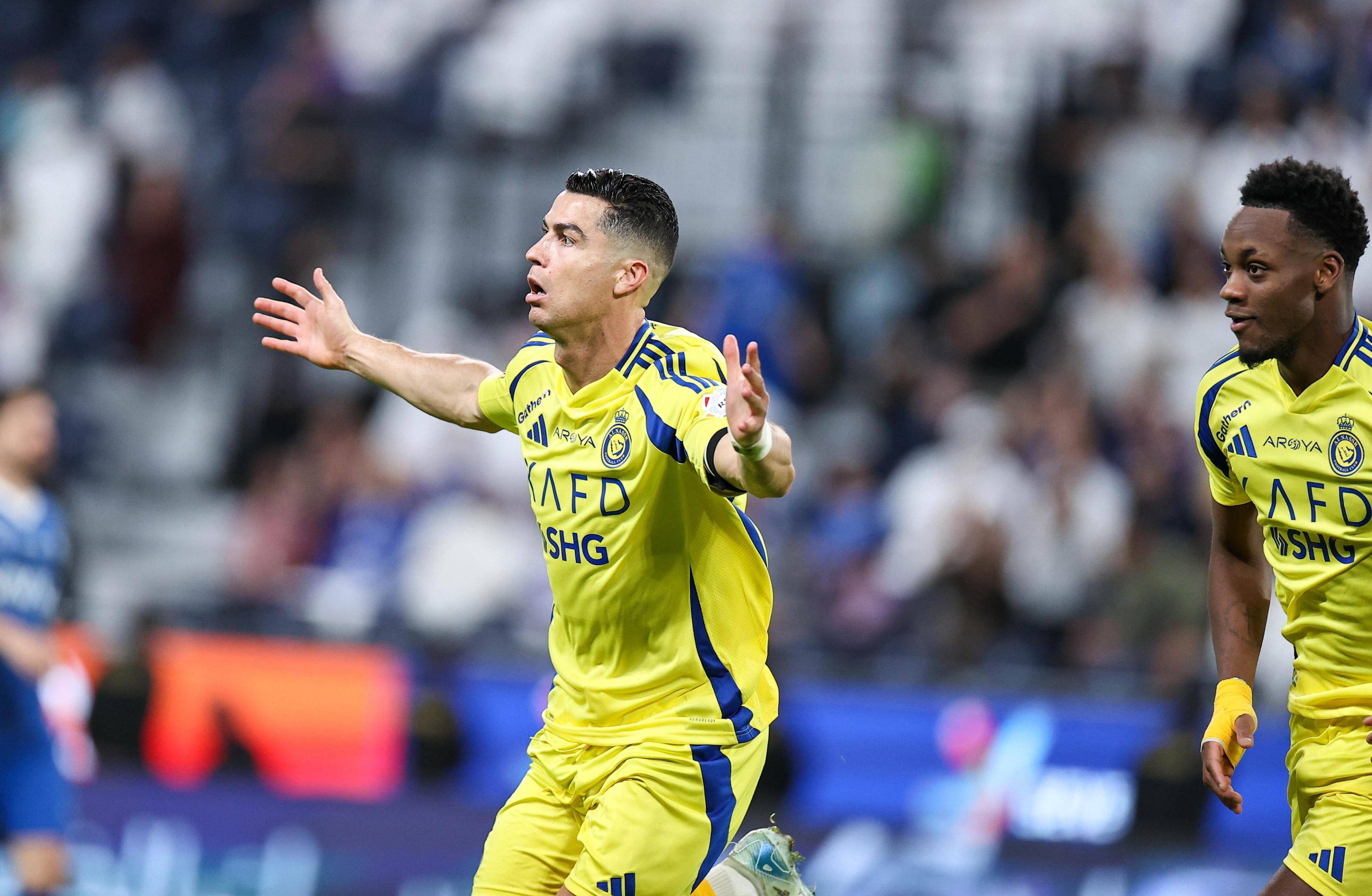 英雄联盟台服官网-C罗重返赛场，比赛局势复杂首场状态出色，FPX观众沸腾！观众掌声雷动的简单介绍