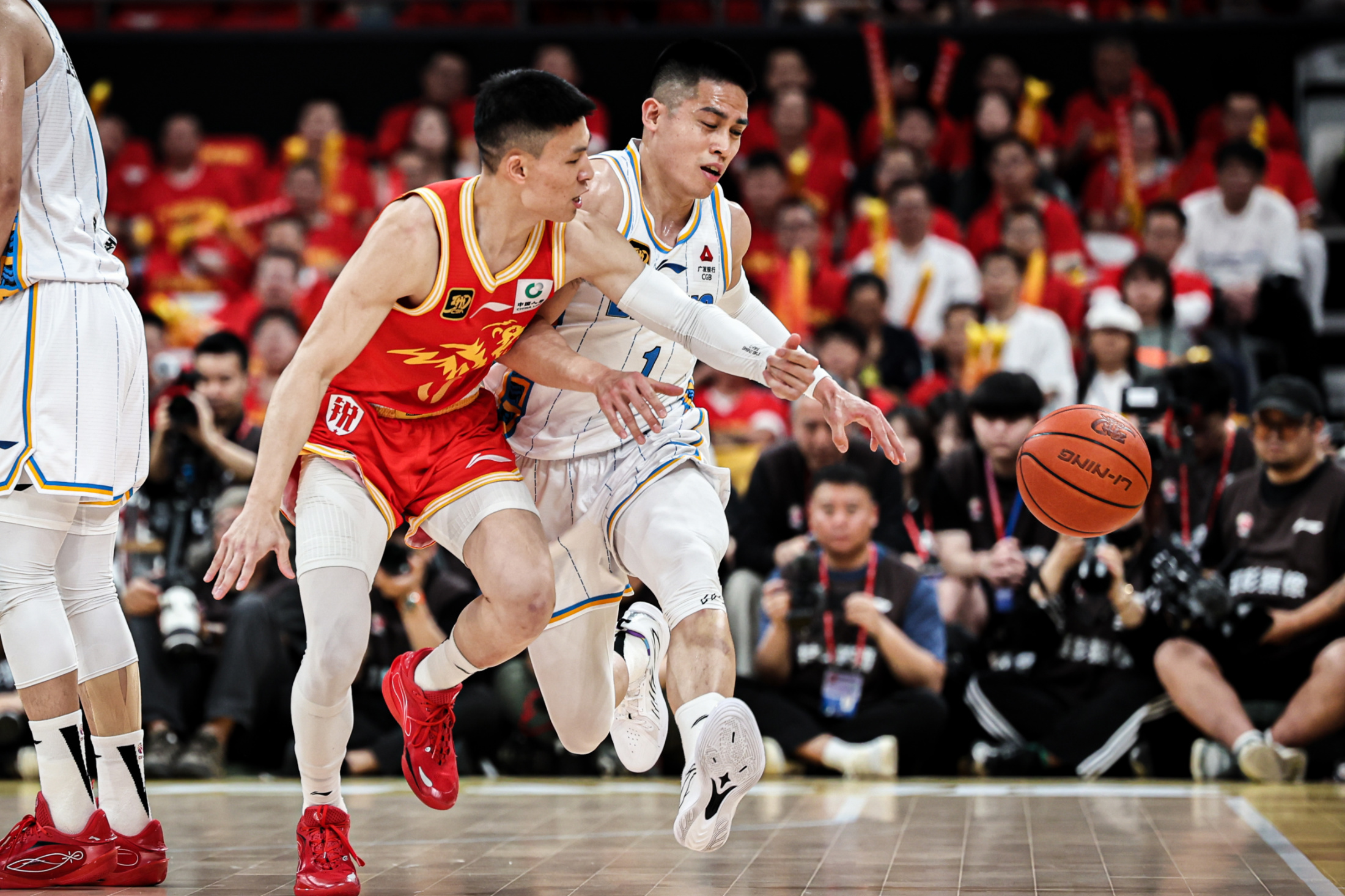 英雄联盟台服官网-加时末段广东宏远豪取连胜：CBA常规赛节点到来；赛场秩序良好；年轻球员得到机会的简单介绍