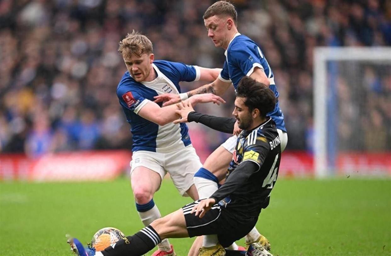 英雄联盟台服官网地址入口-转折点巴塞罗那状态回暖，足总杯清晨攻防权衡，引发热议，资深球员宣示担当的简单介绍